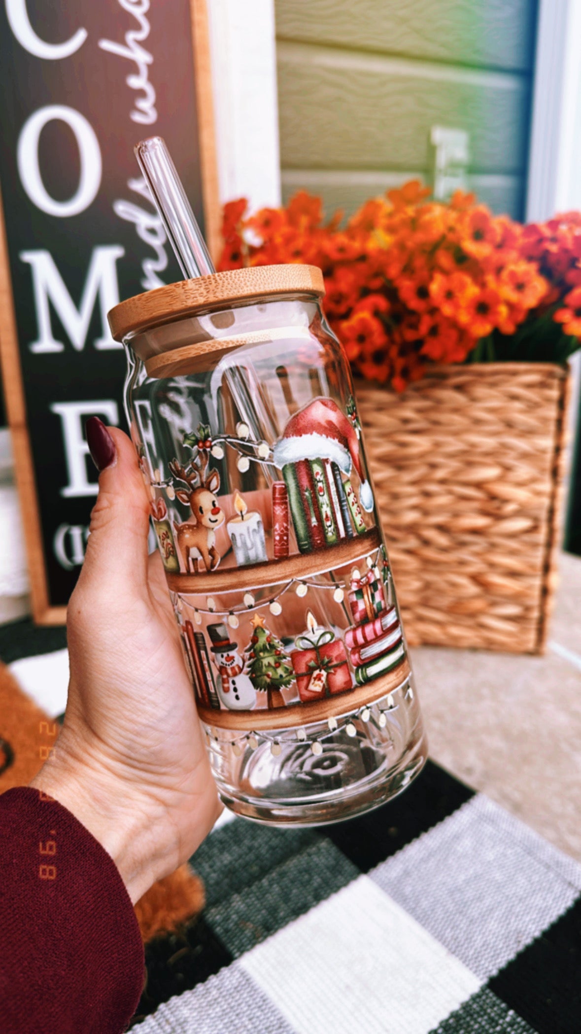 Holiday Bookshelf 20 oz Glass Can