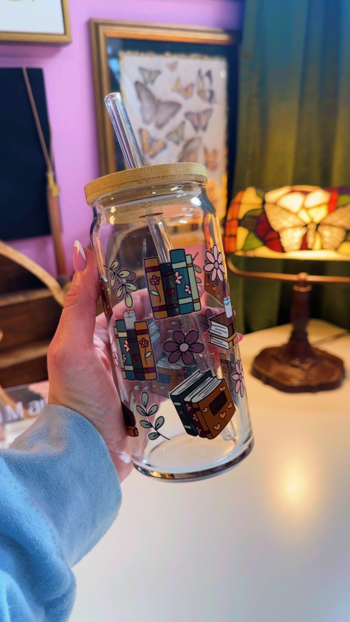 Cozy Floral Books 20 oz Glass Can