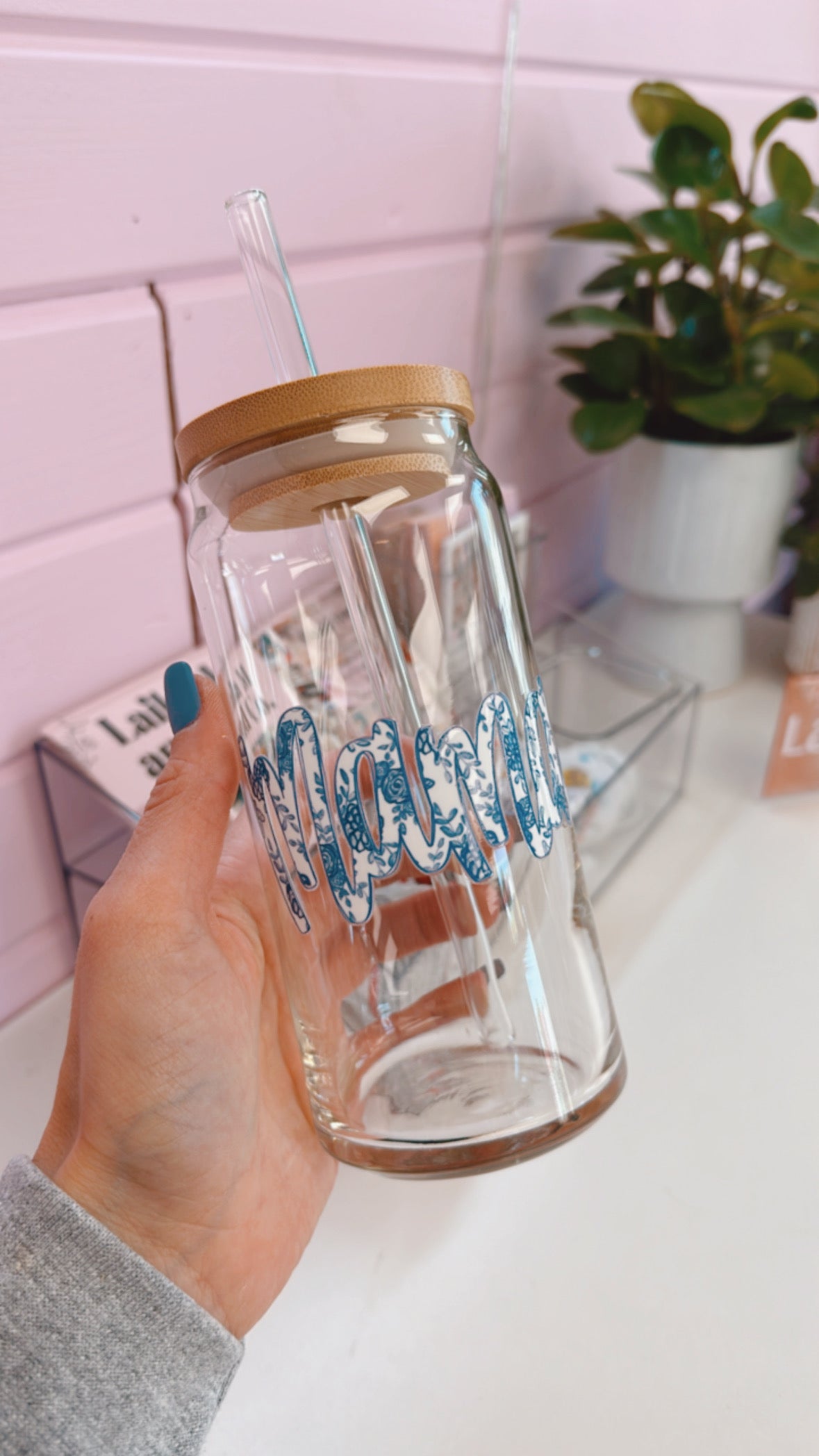 Blue Floral Mama 20 oz Glass Can